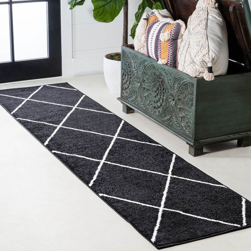 2'x10' Cole Minimalist Diamond Trellis Runner Rug, Black/White - JONATHAN Y