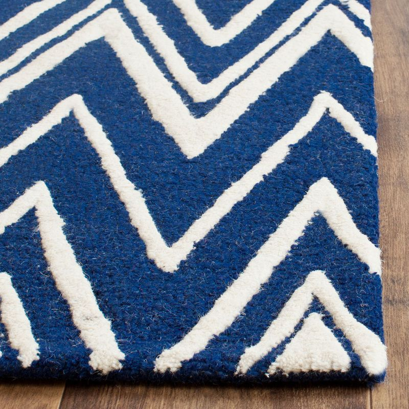Cambridge CAM711 Tufted Indoor Runner Rug - Navy/Ivory - 2'6"x6' - Safavieh