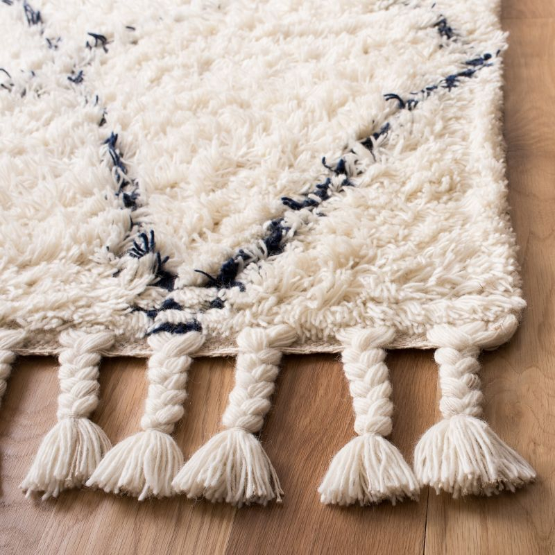 Casablanca CSB951 Hand Tufted Area Rug - Navy/Ivory - 4' X 6' - Safavieh.