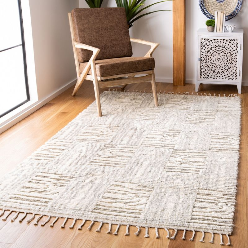 Manhattan MAN464 Hand Knotted Wool-Viscose Blend Area Rug - Ivory/Grey- 4' X 6' - Safavieh.