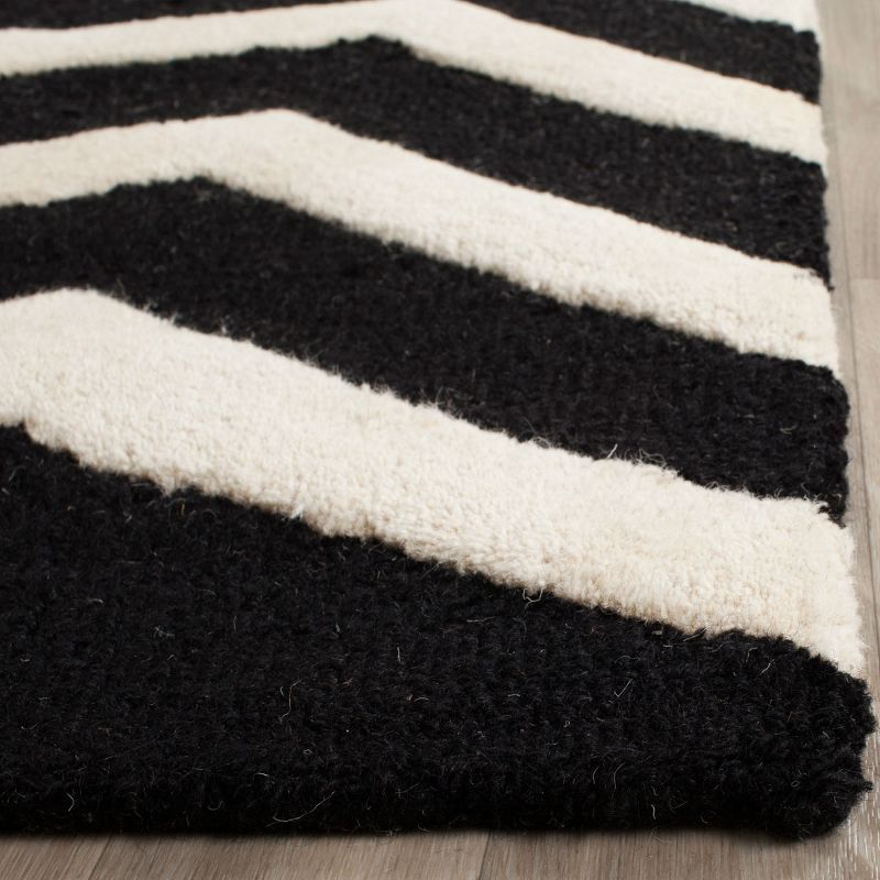 Cambridge CAM714 Tufted Indoor Area Rug - Black/Ivory - 6'x6' - Safavieh