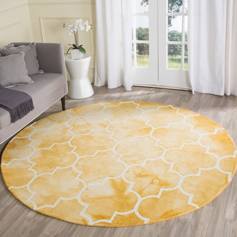 Dip Dye DDY535 Hand Tufted Area Rug - Gold/Ivory - 7' round - Safavieh.