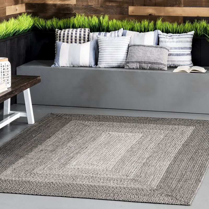Nuloom Jayda Braided Gradience Indoor/Outdoor Outdoor - Charcoal 5' x 8'