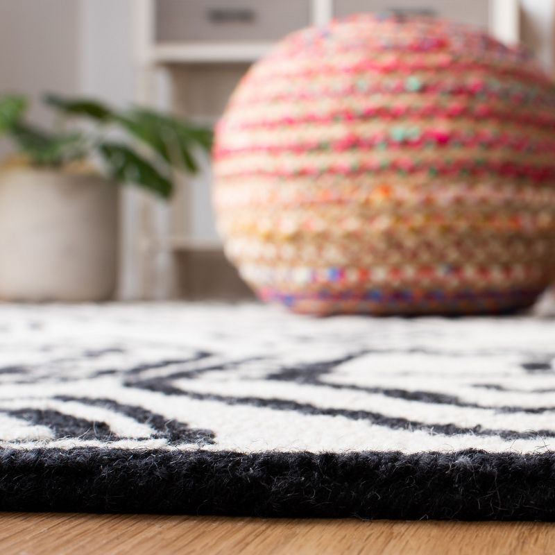 Metro MET404 Hand Tufted Area Rug - Black/Ivory - 6'x6' - Safavieh.