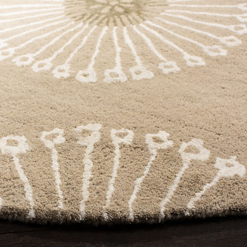 Soho SOH821 Hand Tufted Area Rug - Beige/Brown - 6' Round - Safavieh.