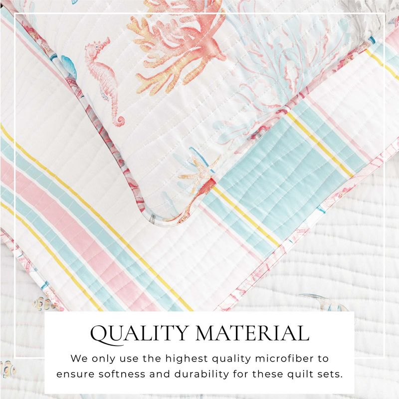 Coastal Coral Reef Reversible Quilt Set with Shams (Twin / Twin XL, Coral Reef)