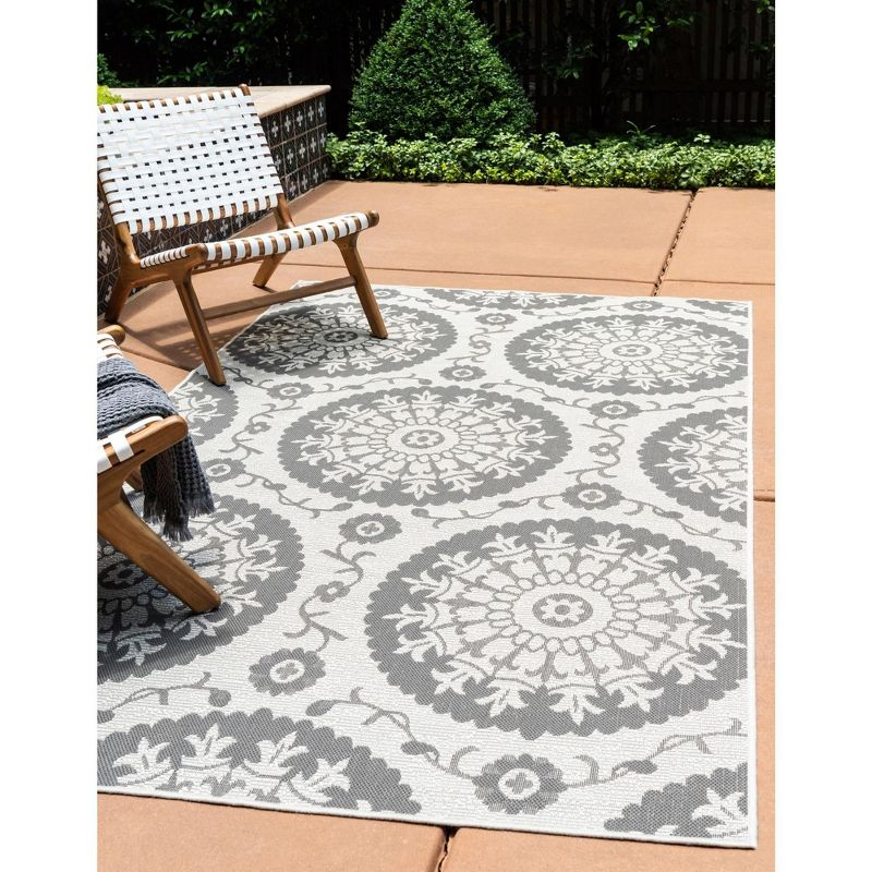 Unique Loom Outdoor Botanical Collection Area Rug - Medallion (8'  x 11' 4" Rectangle Gray/Silver)