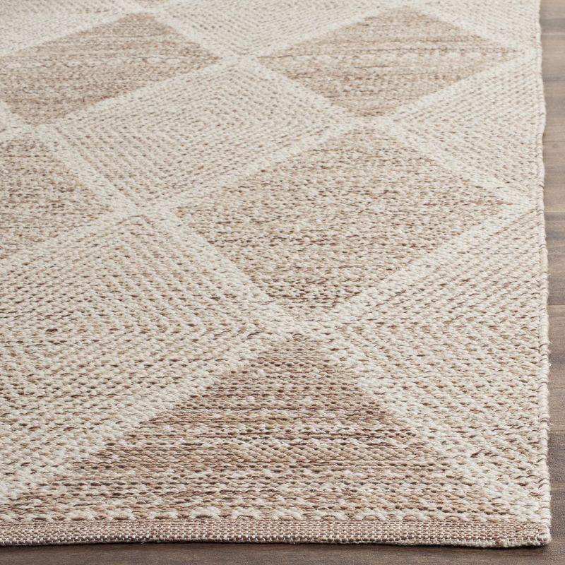 Montauk MTK822 Hand Woven Indoor Accent Rug - Beige - 2'3"x5' - Safavieh.