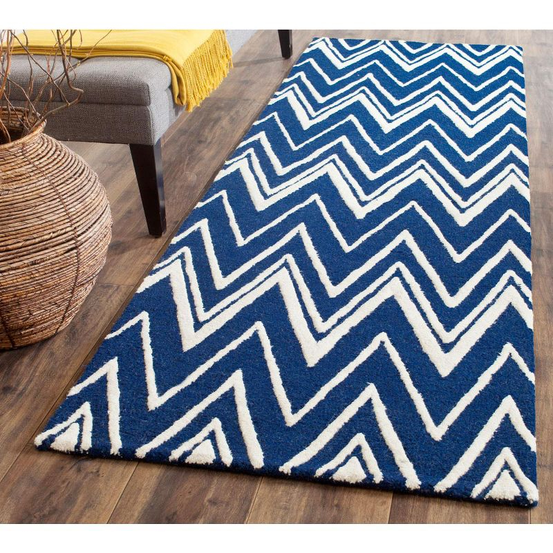 Cambridge CAM711 Tufted Indoor Runner Rug - Navy/Ivory - 2'6"x6' - Safavieh