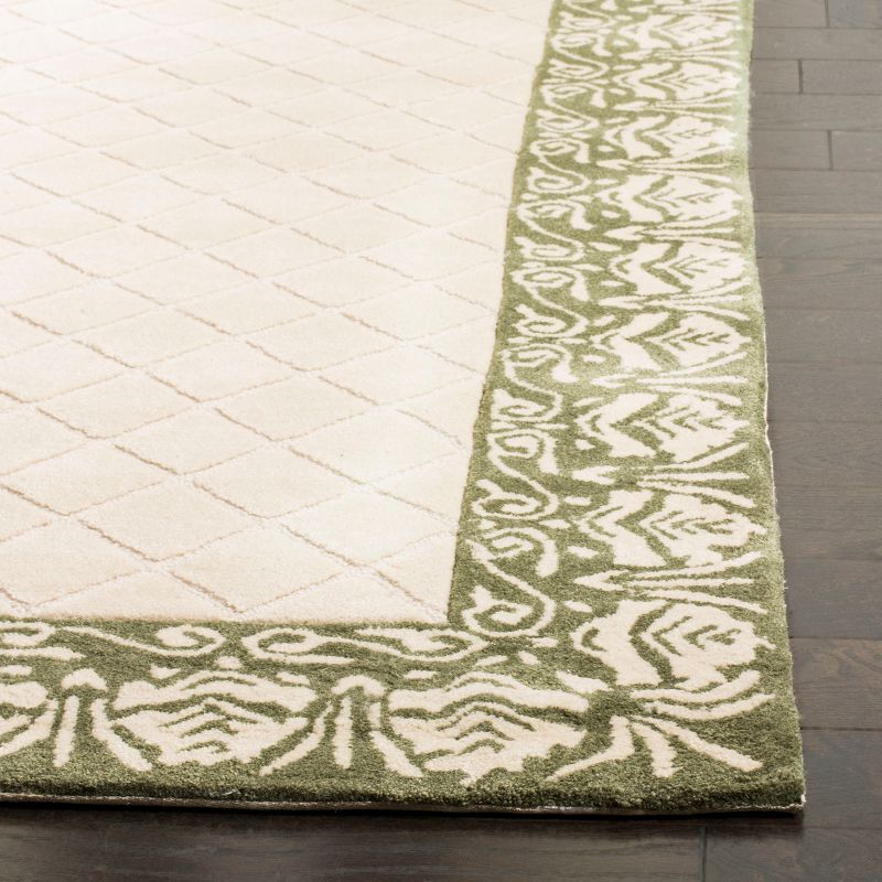 Safavieh Harrison Total Performance Hand Hooked Performance Bordered Rug