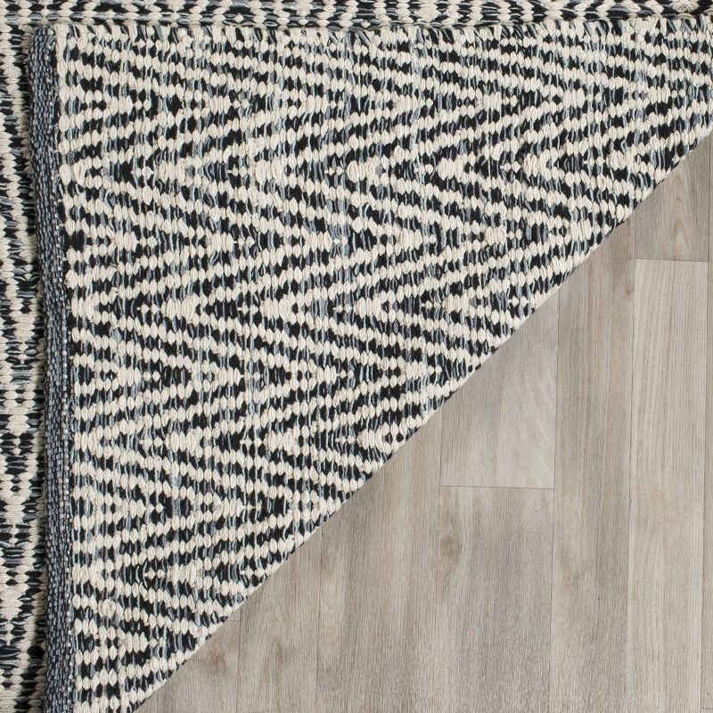 Montauk MTK411 Hand Woven Indoor Accent Rug - Ivory/Dark Grey - 3'x5' - Safavieh.