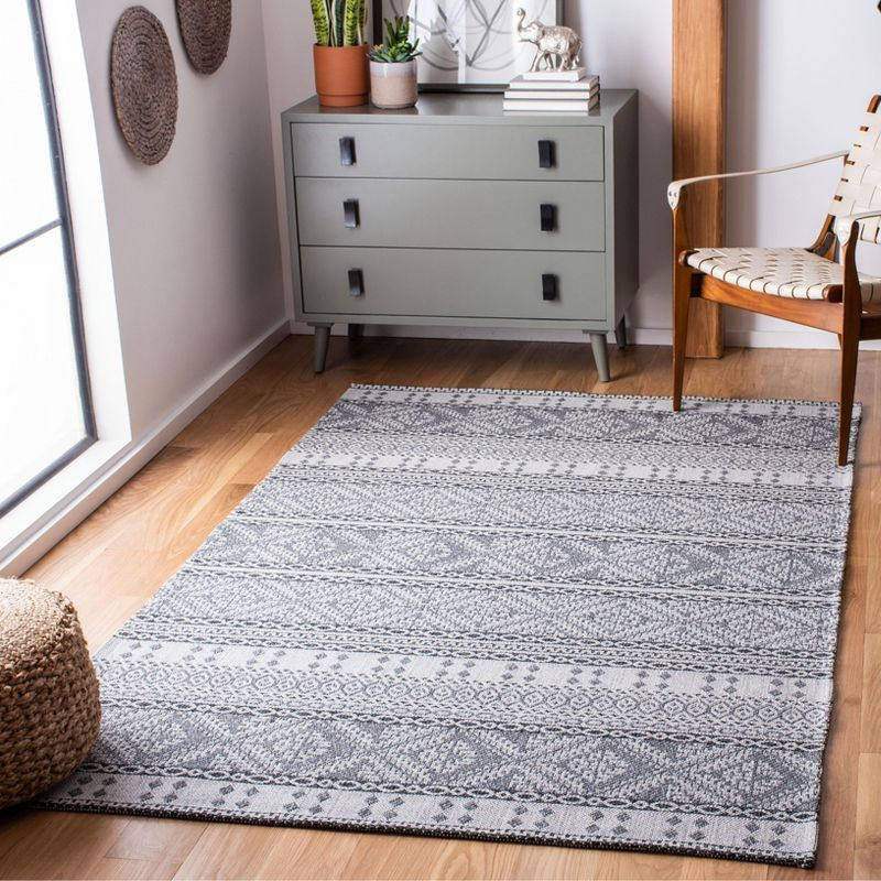 Augustine AGT445 Machine Made Indoor Area Rug - Light Grey/Anthracite - 4'x6' - Safavieh