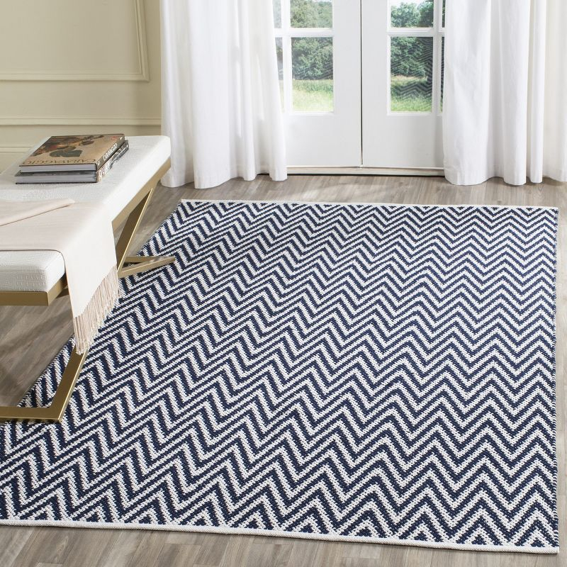 Montauk MTK812 Hand Woven Indoor Area Rug - Navy/Ivory - 4'x6' - Safavieh.