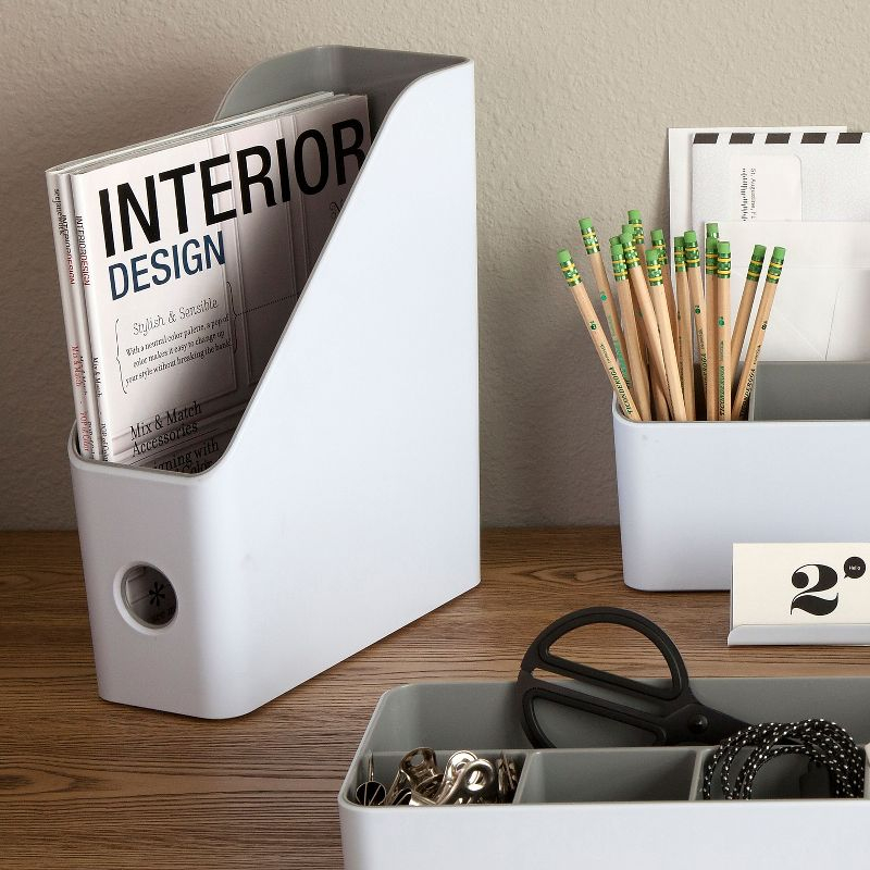 Fusion Magazine File White and Gray (37521)