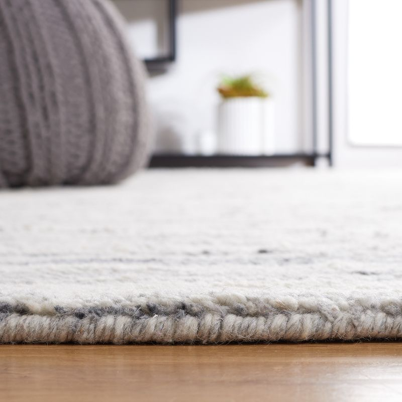 Casablanca CSB792 Hand Woven Indoor Accent Rug - Grey/Ivory - 4'x6' - Safavieh