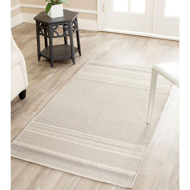 Kilim KLM419 Hand Woven Flat Weave Accent Rug - Grey/Ivory - 3'x5' - Safavieh