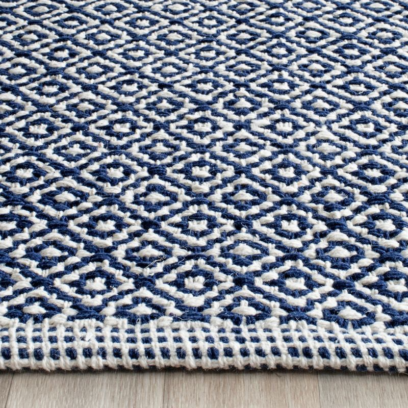 Montauk MTK717 Hand Woven Runner Rug - Ivory/Navy - 2'3"x7' - Safavieh.
