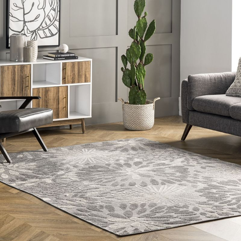 Nuloom Monique Floral & Paisley 5x8 Indoor/Outdoor Area Rug for Living Room Patio Deck Front Porch Kitchen, Light Grey/Ivory