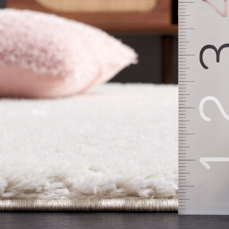 Tahoe Shag THO652 Power Loomed Indoor Area Rug - Ivory - 4'x6' - Safavieh