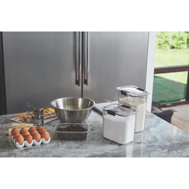 Rubbermaid Brilliance 16 cup Pantry Airtight Food Storage Container: BPA-Free, Clear Plastic, Freezer & Dishwasher-Safe