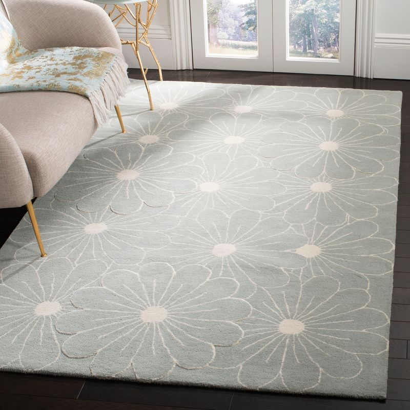 Soho SOH768 Hand Tufted Accent Rug - Blue/Ivory - 3'6"x5'6" - Safavieh.