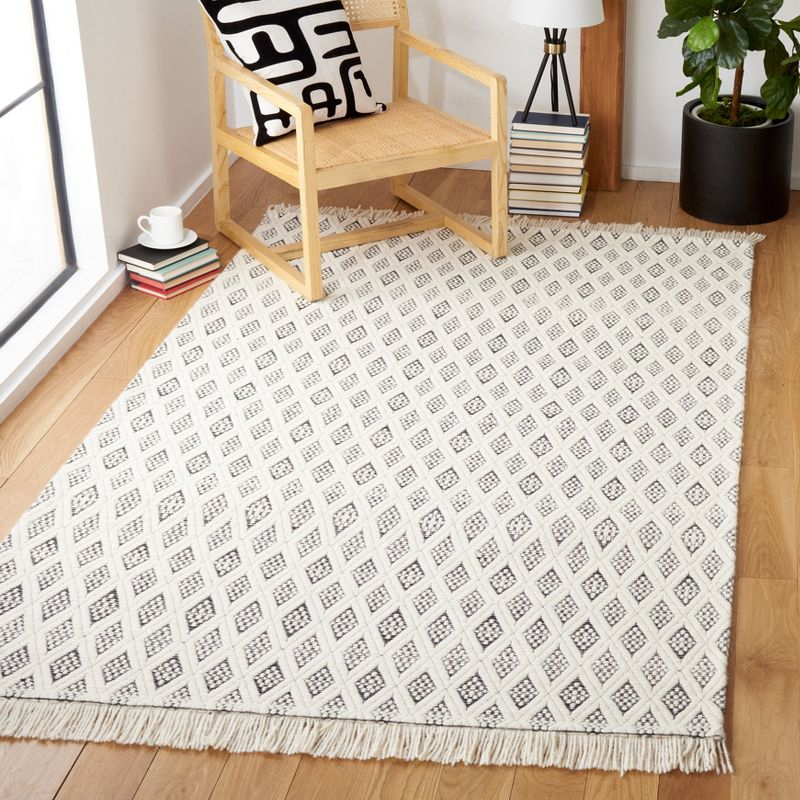 Natura NAT865 Hand Woven Indoor Area Rug - Ivory/Black - 4'x6' - Safavieh