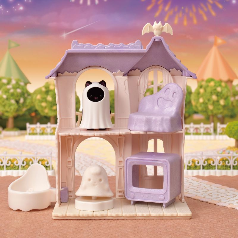 Calico Critters Spooky Surprise House, Dollhouse Playset with Collectible Doll Figure