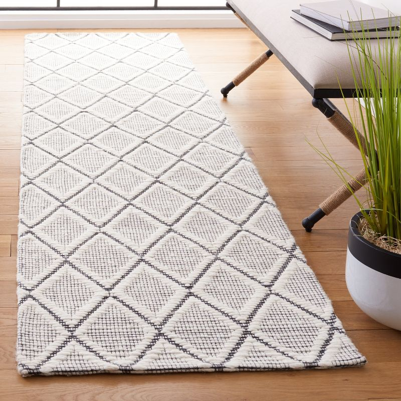 Marbella MRB321 Hand Woven Indoor Runner Rug - Ivory/Black - 2'3"x9' - Safavieh
