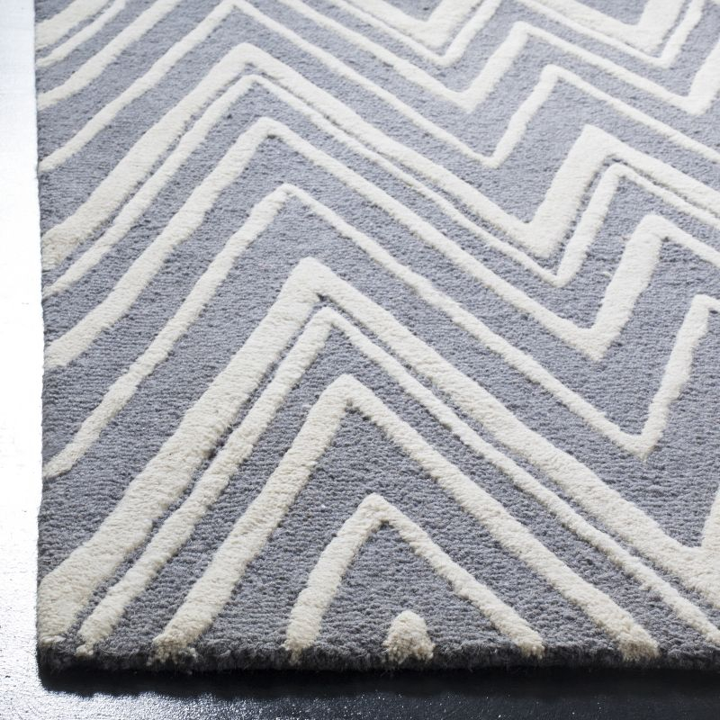 Cambridge CAM711 Tufted Indoor Area Rug - Dark Grey/Ivory - 4'x4' - Safavieh