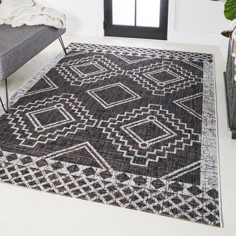 4'x6' Marokko Diamond  Medallion Indoor/Outdoor Area Rug, Black/Ivory - JONATHAN Y