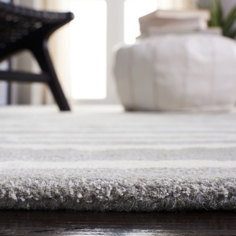 Soho SOH656 Hand Tufted Runner Rug - Grey/Ivory - 2'6"x8' - Safavieh.