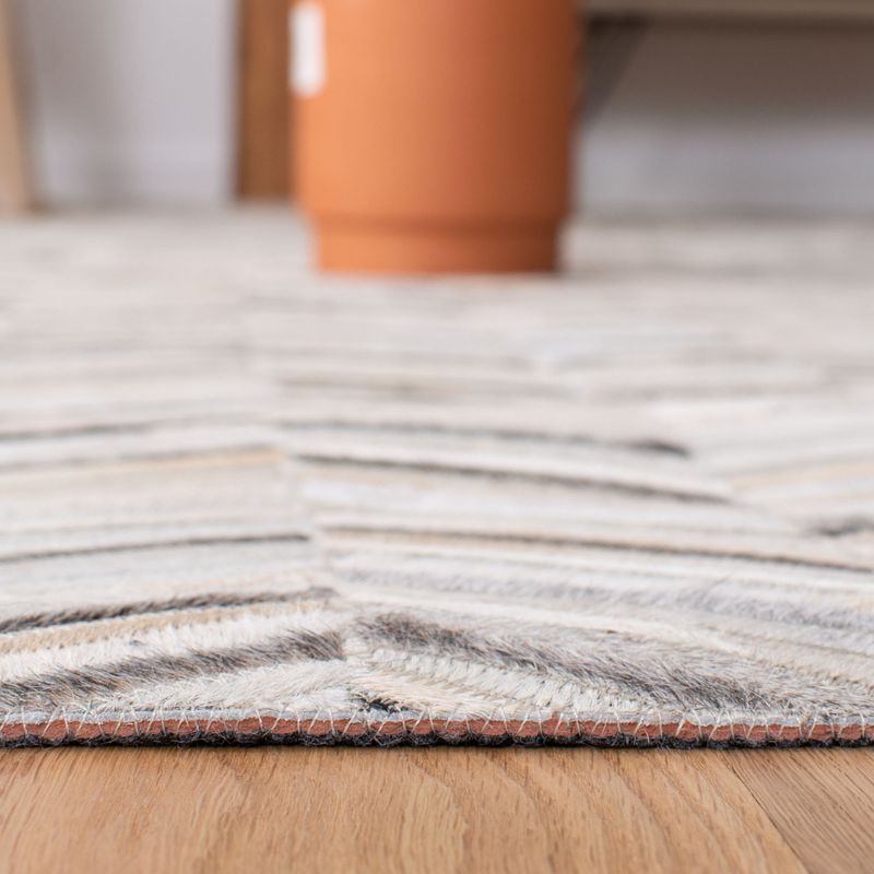 Studio Leather STL802 Hand Woven Area Rug - Ivory/Grey - 4'x6' - Safavieh.