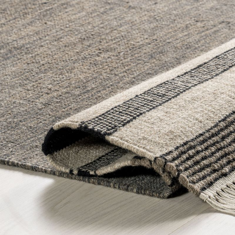 Nuloom Black Brooklyn Tasseled Wool Area Rug, 9' x 12', Black