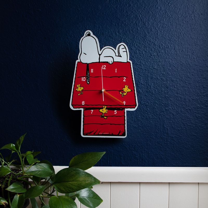 Vandor LLC Peanuts Metal Wall Clock