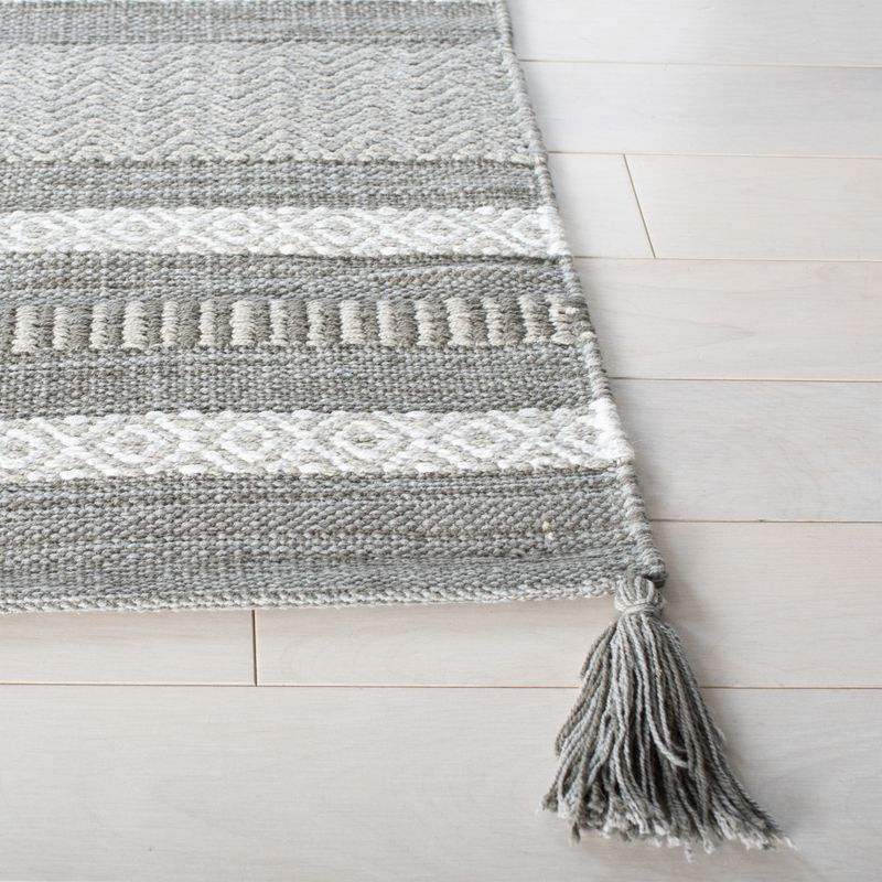 Montauk MTK214 Hand Woven Indoor Area Rug - Grey/Ivory - 6'x6' - Safavieh