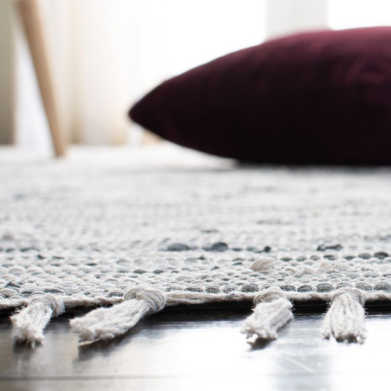 Montauk MTK753 Hand Woven Runner Rug - Silver - 2'3"x6' - Safavieh.