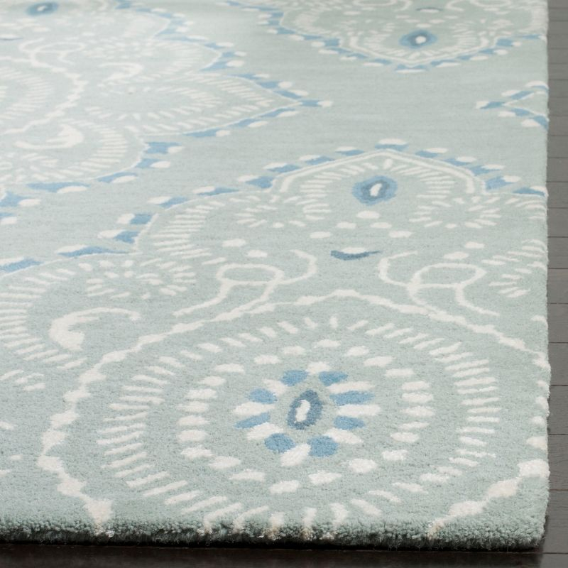 Wyndham WYD372 Hand Tufted Indoor Area Rug - Blue/Ivory - 4'x6' - Safavieh.