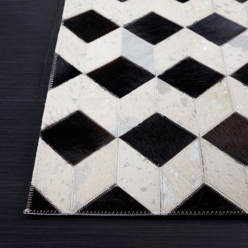 Studio Leather STL902 Hand Woven Area Rug - Beige/Black - 3'x5' - Safavieh.