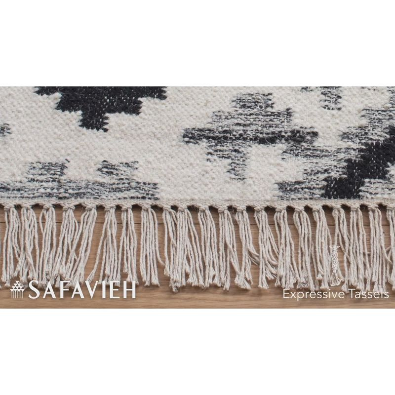 Kilim KLM528 Hand Loomed Area Rug - Ivory/Black - 4'x6' - Safavieh.