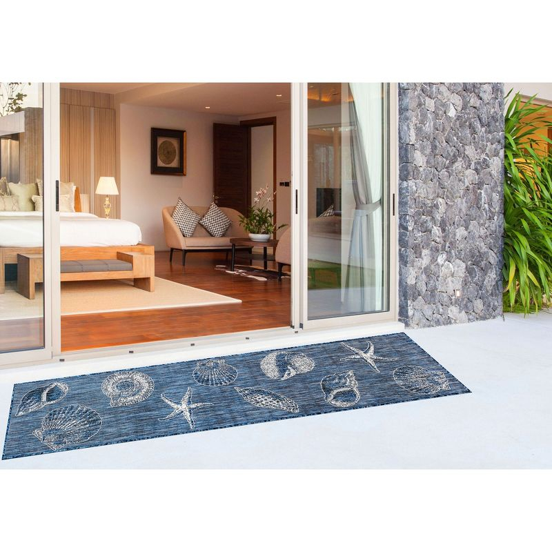 Liora Manne Carmel Shells Indoor/Outdoor Rug Navy 1'11" x 7'6"