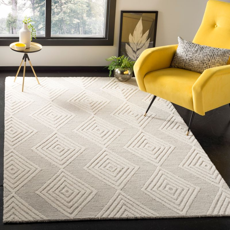 Blossom BLM111 Hand Tufted Area Rug - Silver/Ivory - 8'x10' - Safavieh.
