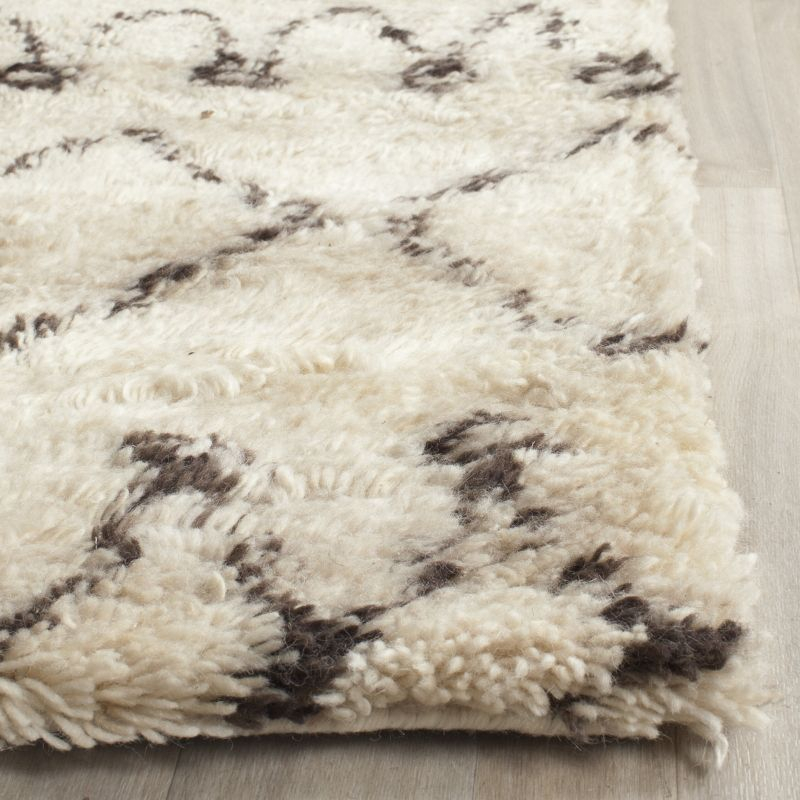 Casablanca CSB851 Hand Tufted Indoor Area Rug - Ivory/Dark Brown - 5'x8' - Safavieh