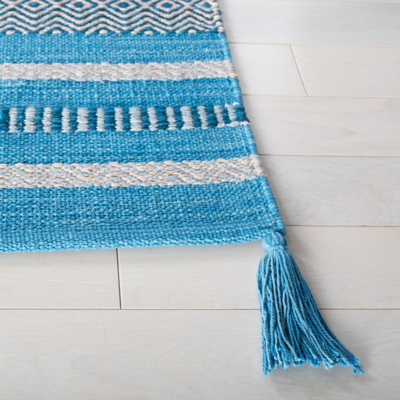 Montauk MTK215 Hand Woven Accent Rug - Blue/Grey - 2'3"x4' - Safavieh.