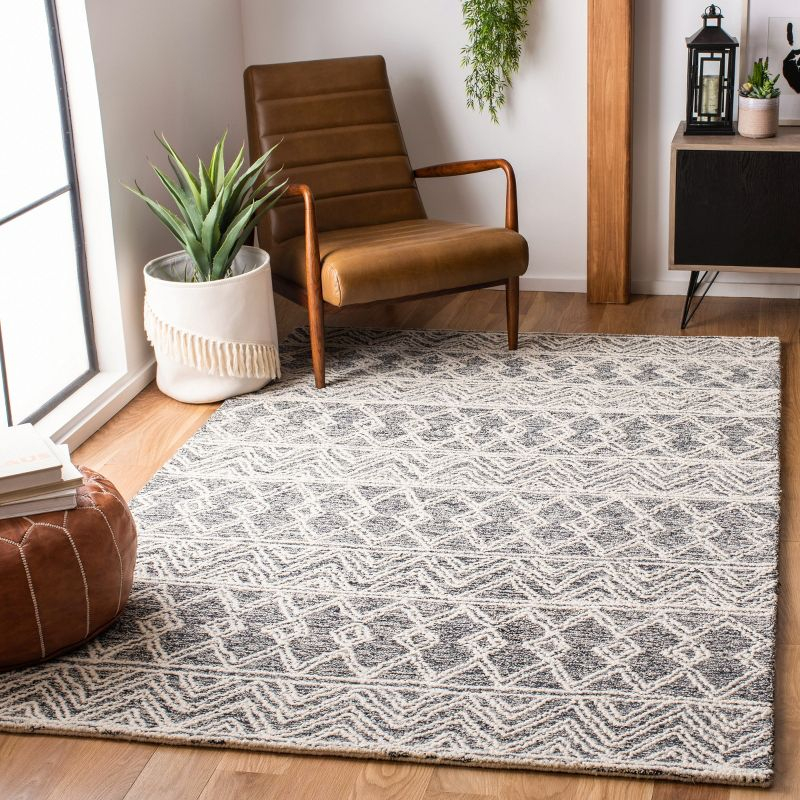 Micro-Loop MLP203 Hand Tufted Indoor Area Rug - Ivory/Black - 4'x6' - Safavieh
