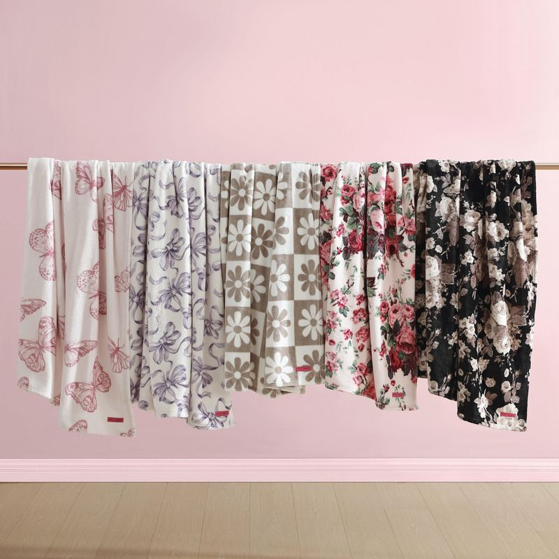 Betsey Johnson Daisy Check Beige 50" X 70" Throw Blanket