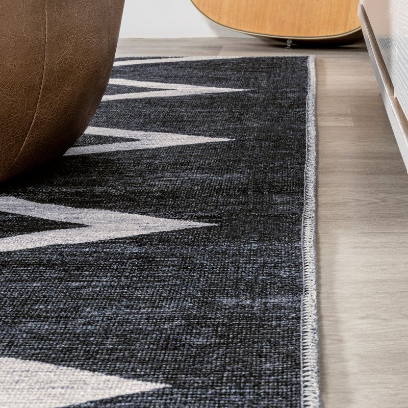 3' x 5' Siksak Modern Chevron Border Machine-Washable Area Rug, Ivory/Black - JONATHAN Y