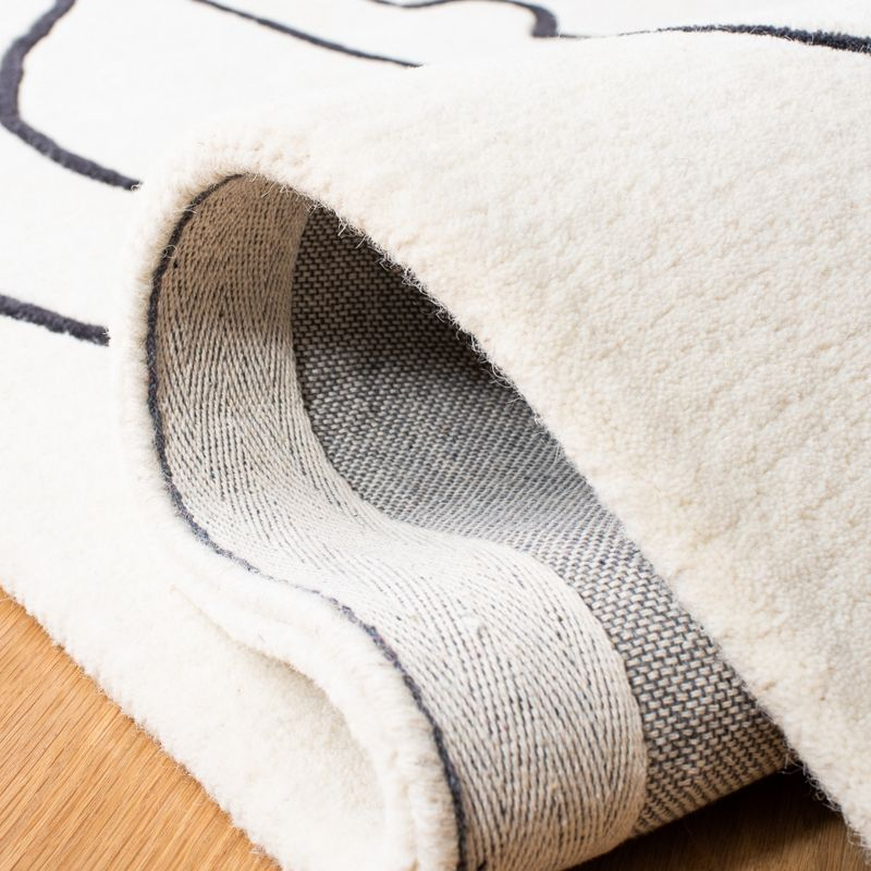 Fifth Avenue FTV111 Hand Tufted Accent Rug - Ivory/Black - 2'x3' - Safavieh.