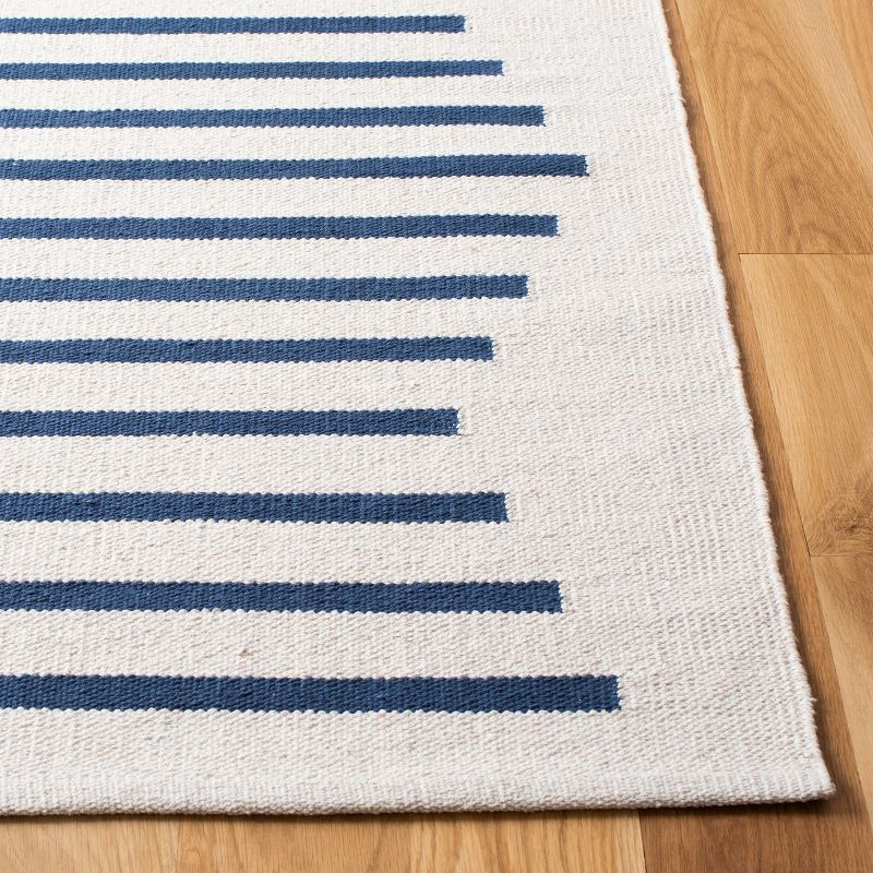 Montauk MTK313 Hand Woven Indoor Area Rug - Ivory/Navy - 6'x6' - Safavieh