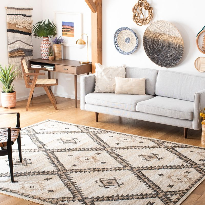 Kilim KLM761 Hand Woven Area Rug - Ivory/Black - 8'x10' - Safavieh.