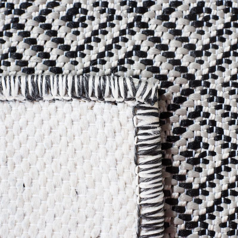 Hampton HTN230 Indoor/Outdoor Machine Made Area Rug - 5'1"x7'6" - Grey/Black - Safavieh